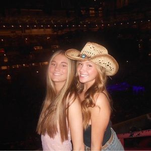 Meet your Posher, Macy